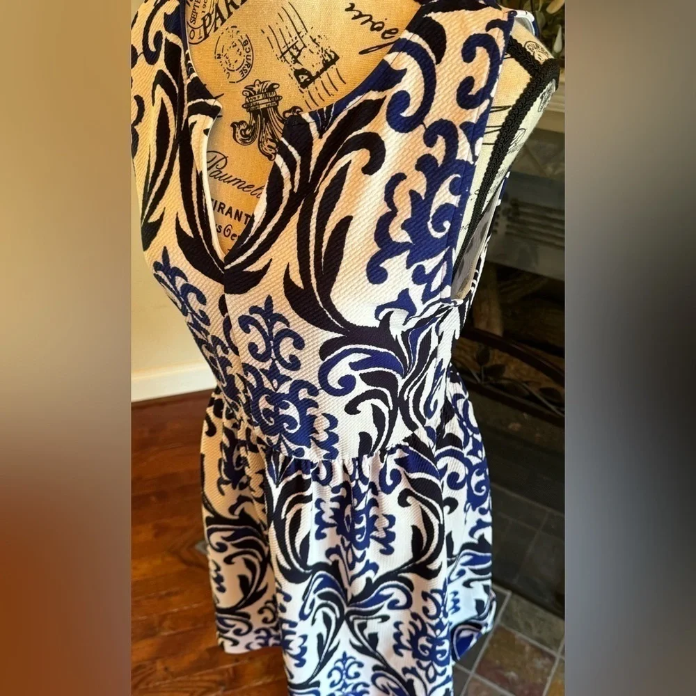 Everly Textured Blue Black Sleeveless Dress Women’s Medium Knee Length V-Neck - Picture 3 of 7